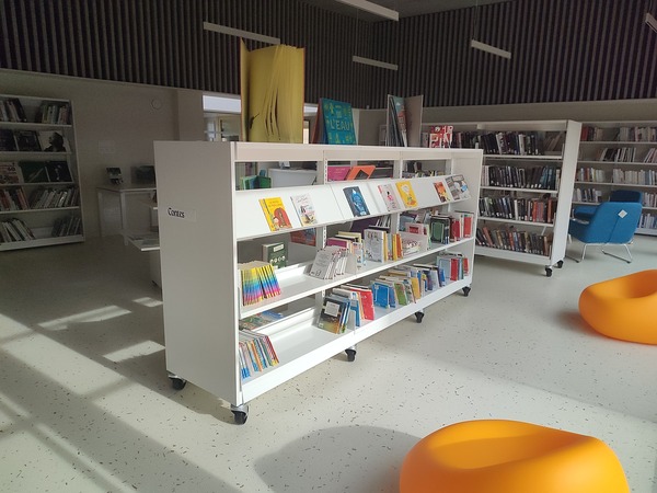 Mediatheque_Cabriéres_espace_jeunesse.jpg