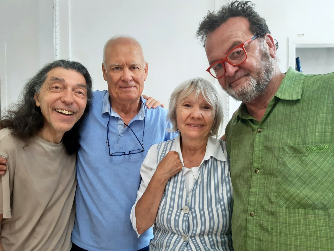 Photo d'une partie des artistes exposants de gauche à droite : Xavier, J.F. Aubert, Marlène et J.F. Caudry